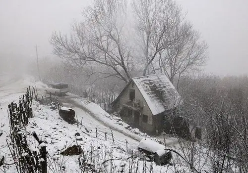 برف شدید در کردستان خودروها را دفن کرد!+فیلم