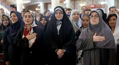 سلفی همسر عراقچی، دختر پزشکیان و فاطمه مهاجرانی در نمایشگاه خیریه انجمن دیپلماتیک بانوان/ لاله افتخاری هم بود