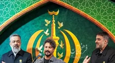 بوسه خواننده پاپ بر کتف محمود کریمی