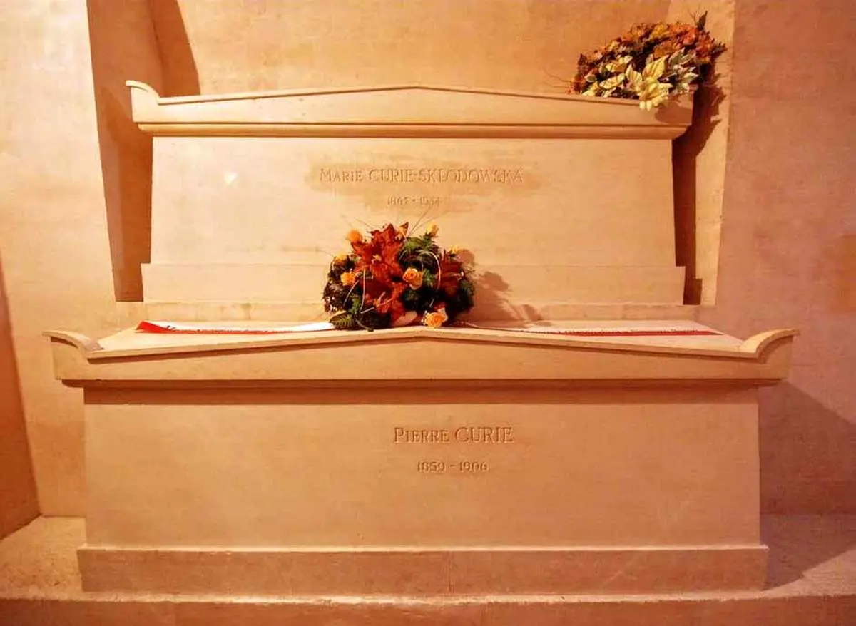 تابوت این دانشمند و همسرش بعد از 80 سال هنوز کشنده‌ است! + فیلم