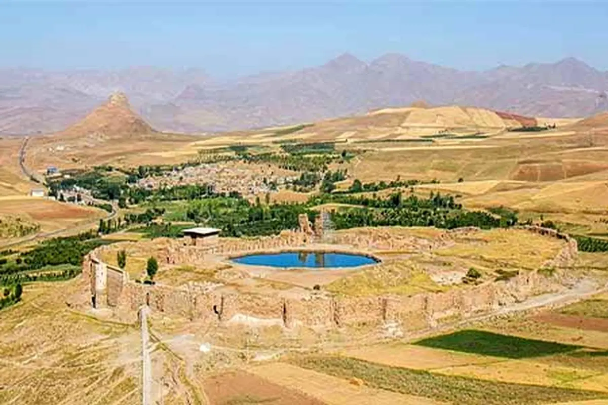 عکس: نمای هوایی زیبا از تخت سلیمان
