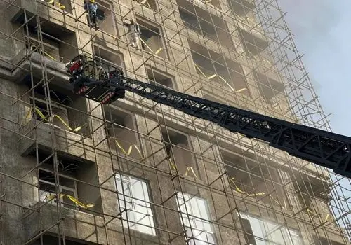 آتش سوزی در برج ۲۰ طبقه در تهران خبرساز شد