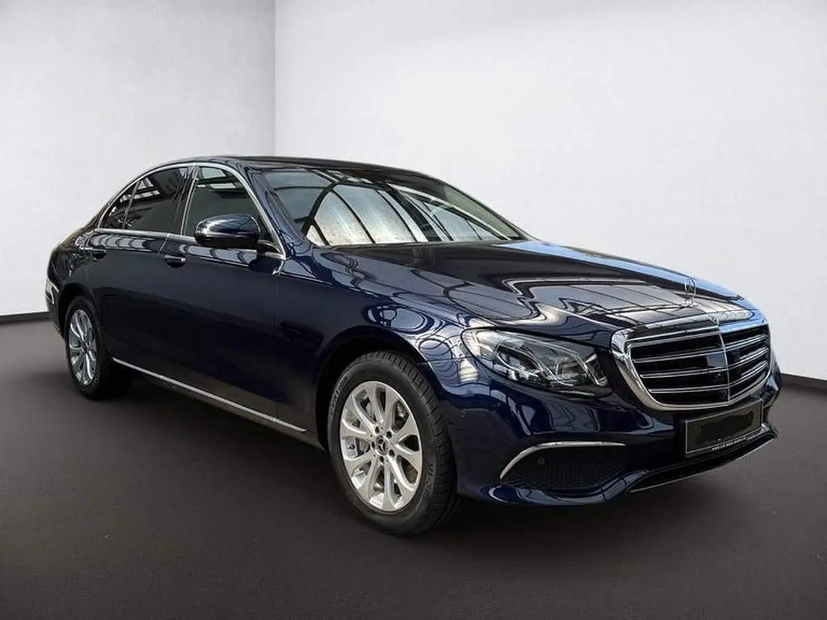 قیمت قطعی دو مدل بنز در ایران اعلام شد