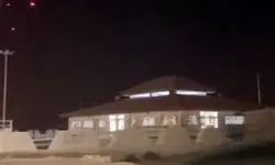 صحنه‌ تقابل پدافند هوایی با ریزپرنده‌ها از آسمان قشم/ویدیو
