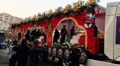 آغاز تشییع پیکرهای پاک ۱۰۰ شهید گمنام در تهران