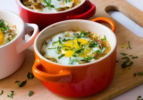 طرز تهیه میرزا قاسمی؛ غذای محلی با عطر و اصالت گیلانی

