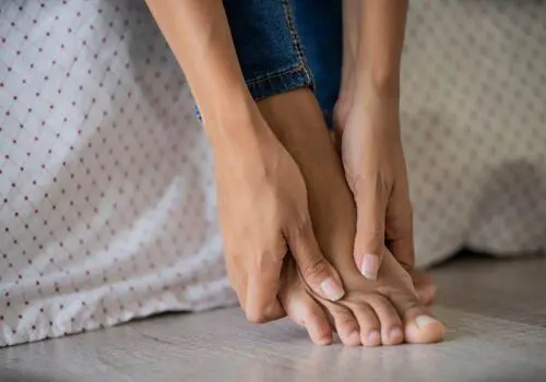 گرمای تابستان چه بلایی سر پاها می‌آورد؟