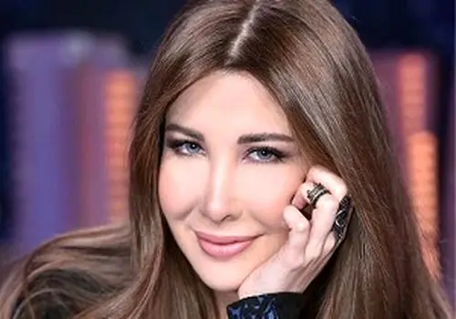 قاب خانوادگی نانسی عجرم با همسر و سه دخترش