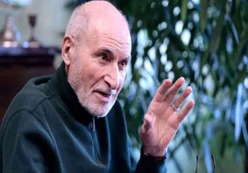 ماجرای آهنگ خواندن گوگوش برای امام خمینی