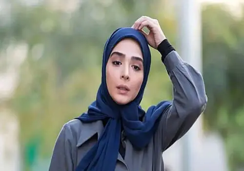 استایل مشکی المیرا دهقانی در یک مراسم هنری + فیلم