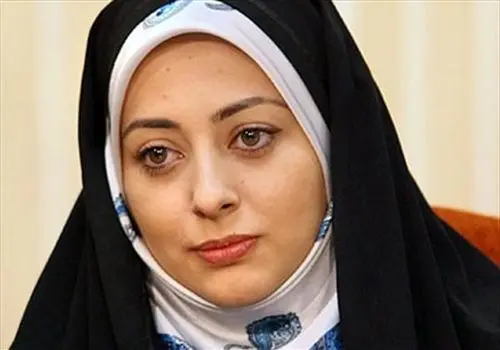 استایل خاص نفیسه روشن در اکران خصوصی فیلم تابستانی که برف آمد+ فیلم