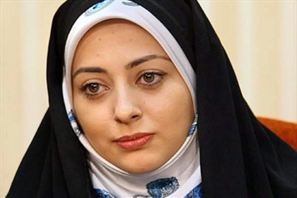 استایل خاص نفیسه روشن در اکران خصوصی فیلم تابستانی که برف آمد+ فیلم