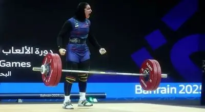 دختر وزنه‌بردار ایرانی رکورد ۱۲۱ کیلویی دوضرب را ثبت کرد