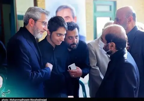 تصویری از تبلیغات انتخاباتی رهبر شهید در دهه ۶۰