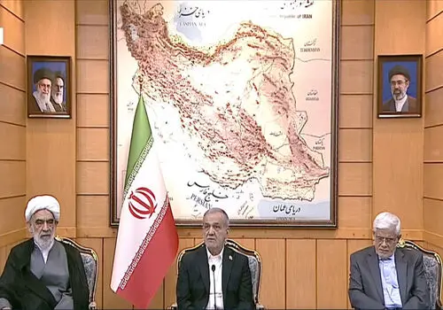 رئیس‌جمهور: رأی قاطع مجلس به وزیر دفاع پیام روشنی برای جهان داشت+عکس