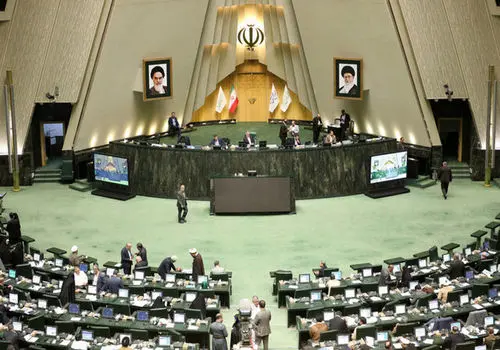 مومنی؛ وزیر کشور به مجلس میرود