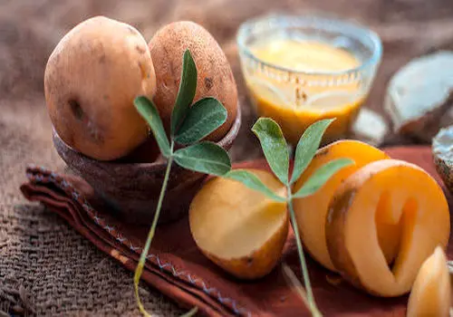 لکه‌های تیره صورت دیگر یک کابوس نیستند: راهنمای گام به گام ساخت ماسک سیب‌زمینی!