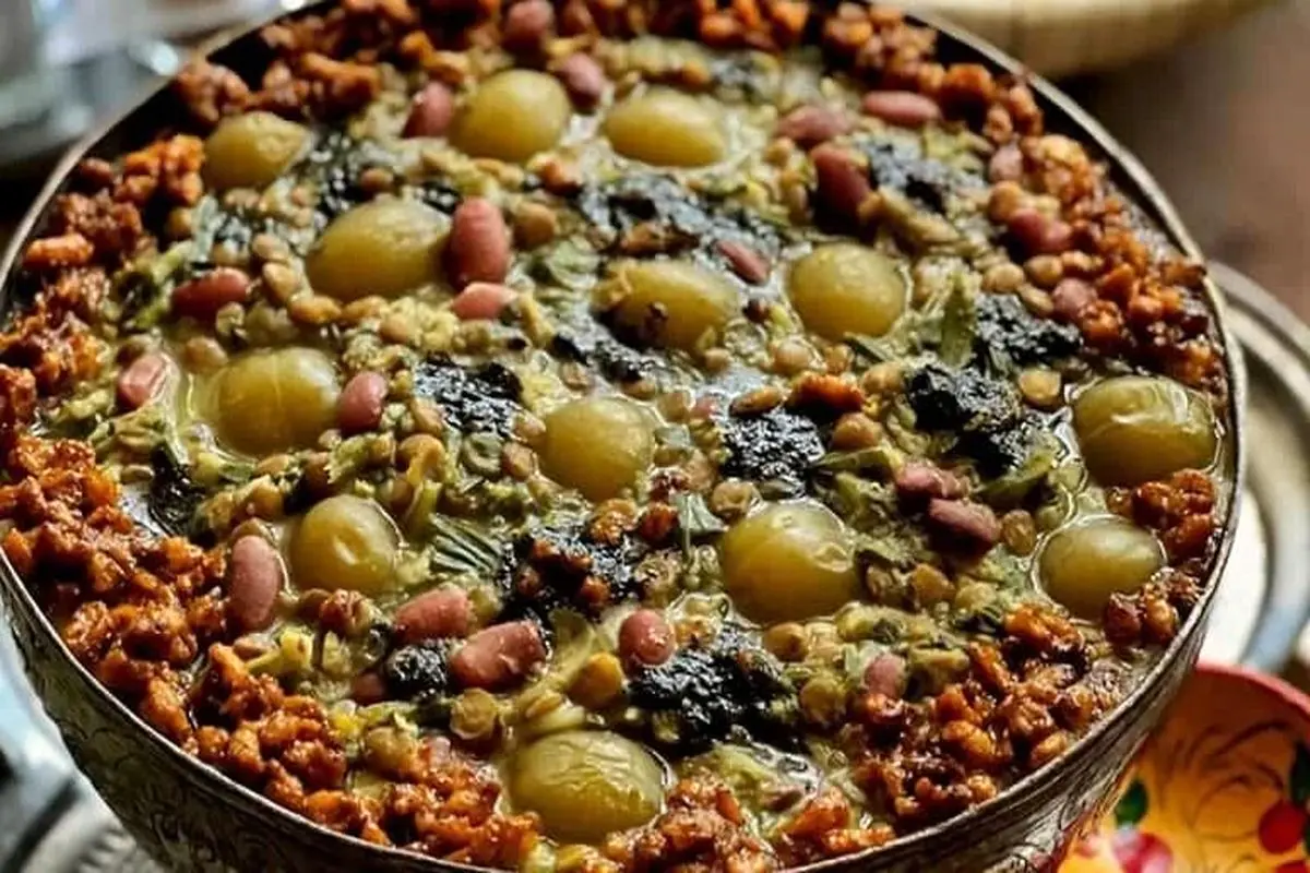 طرز تهیه آش گوجهسبز