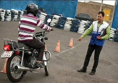 نخستین گواهی‌نامه رانندگی صادرشده پس از انقلاب+ عکس