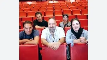 حضور شهرام شب پره در تئاتر "خرده روایت های زن و شوهری" در دبی و گفتگوی جذاب او با علی اوجی!/ویدیو 