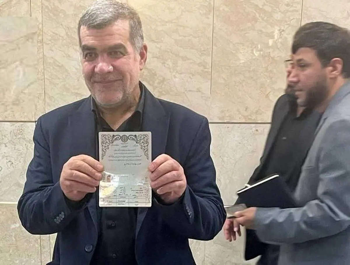 اکبر نیکزاد در انتخابات ثبتنام کرد