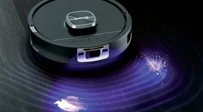 جاروی رباتیکی که با نور فرابنفش لکه‌های نامرئی را پیدا می‌کند
