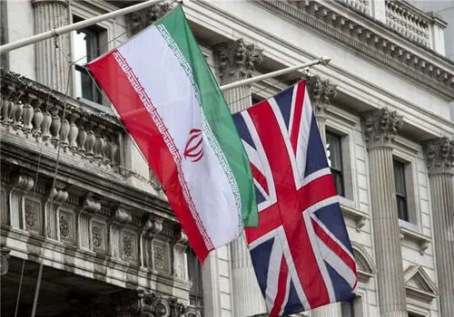 تیپ و استایل جذاب و متفاوت «آزاده زارعی» در انگلیس
