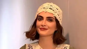 استایل جذاب الناز ملک، سیما سریال «زخم کاری» پشت صحنه یک تئاتر+عکس