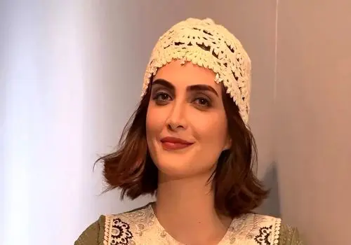 استایل جذاب الناز ملک، سیما سریال «زخم کاری» پشت صحنه یک تئاتر+عکس