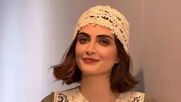 استایل جذاب الناز ملک، سیما سریال «زخم کاری» پشت صحنه یک تئاتر+عکس