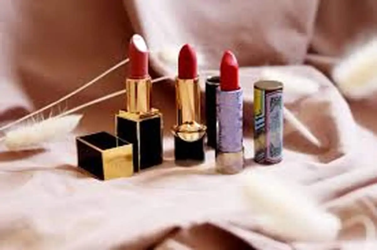  چرا رژ لب تلخ است ؟