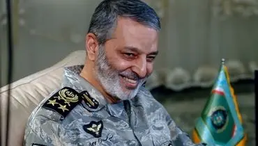  «امیر عبدالرحیم موسوی» در کنار پدرش در یک مراسم؛ سال 95