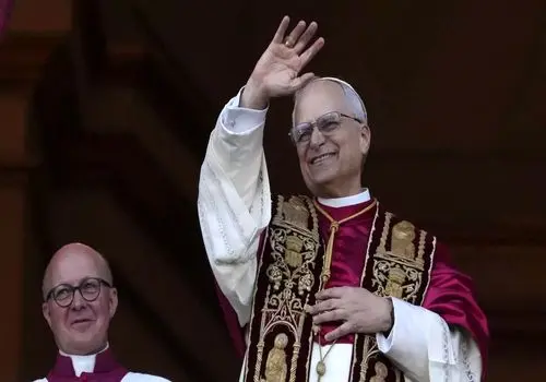 عجیب‌ترین تیپ پاپ لئو چهاردهم