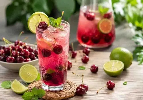 راز نوشیدنی پرطرفدار کافه‌ها؛ ترکیب طالبی و موز که حالتان را خوب می‌کند + دستور تهیه
