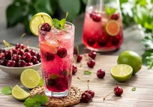 راز نوشیدنی پرطرفدار کافه‌ها؛ ترکیب طالبی و موز که حالتان را خوب می‌کند + دستور تهیه