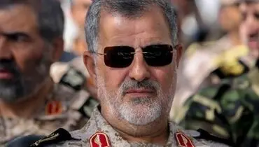 لحظاتی از حضور شهید پاکپور در حال جابجایی پیکر شهدا + فیلم