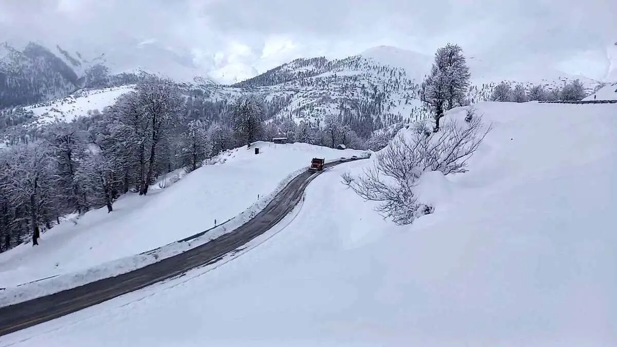 بارش برف یک متری در این استان؛ دستگاههای خدماترسان و عضو ستاد بحران در آمادهباش هستند