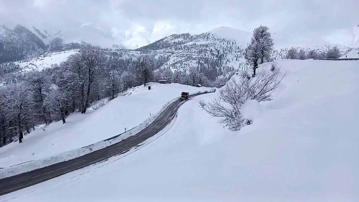 بارش برف یک متری در این استان؛ دستگاه‌های خدمات‌رسان و عضو ستاد بحران در آماده‌باش هستند