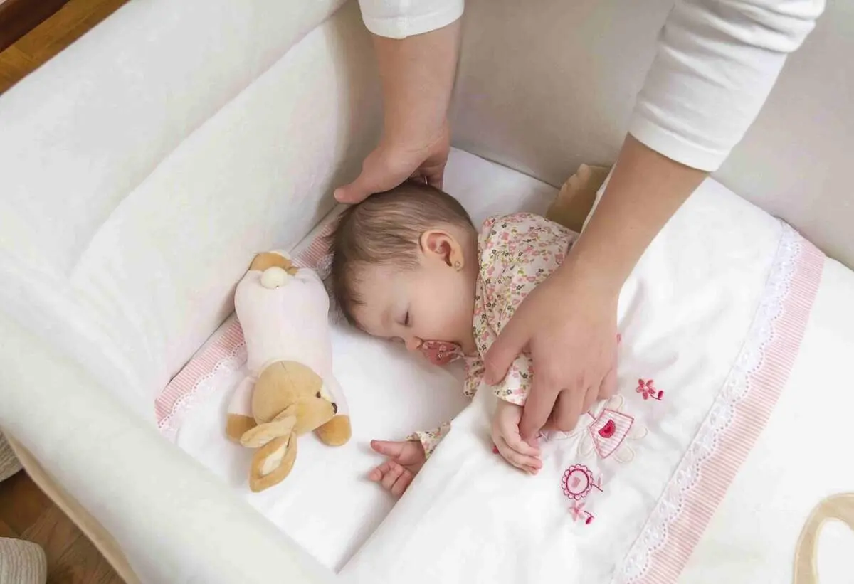 کودک از چه سنی باید در اتاق خود بخوابد؟