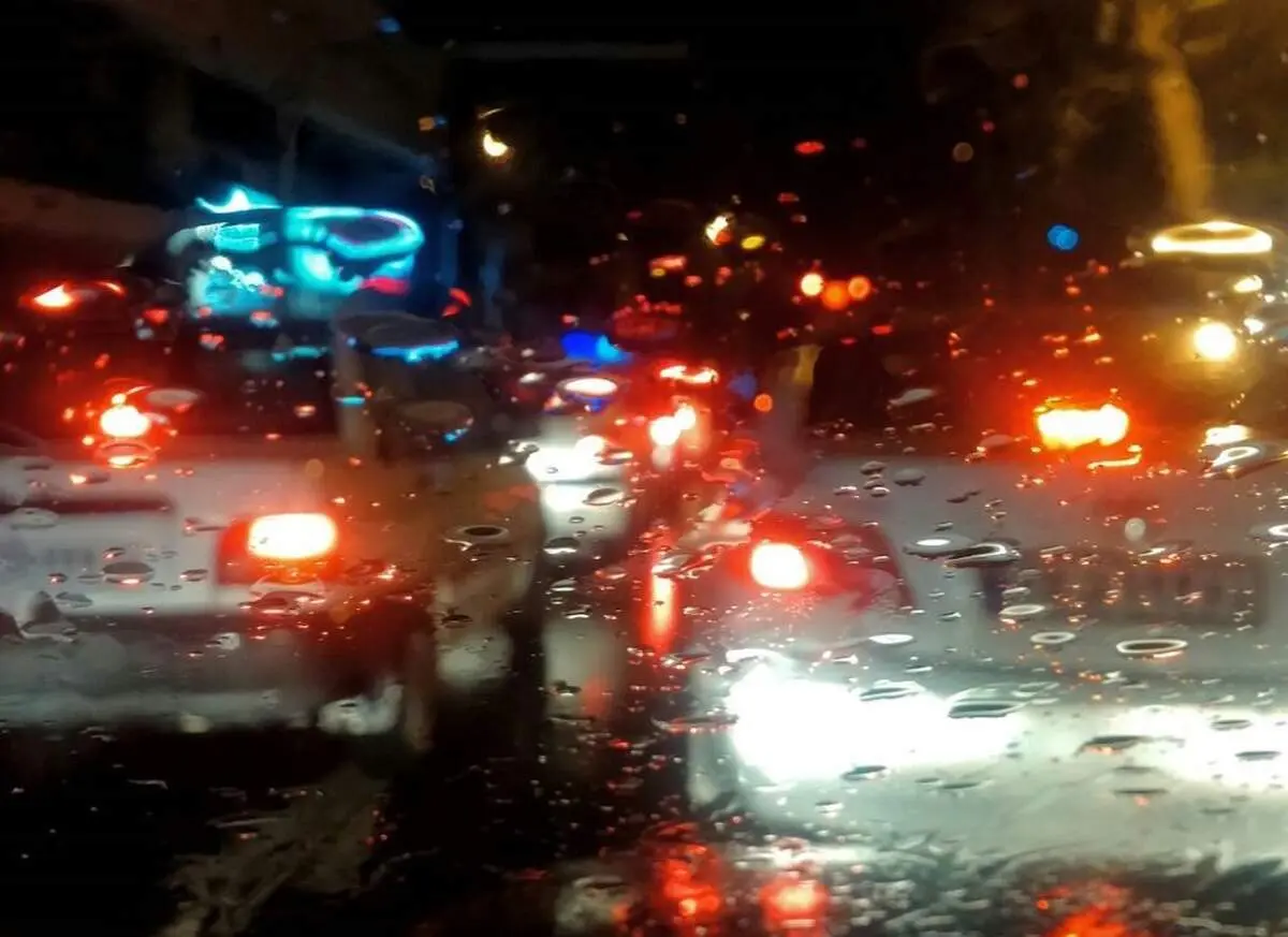 باران خیابان های تهران را قفل کرد