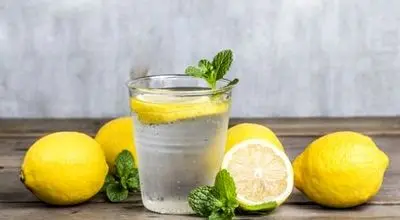آب‌لیمو با آب ولرم؛ شروعی ساده برای پاکسازی بدن و تقویت گوارش