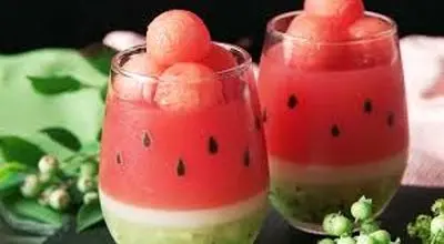 طرز تهیه ژله هندوانه لیوانی ساده و راحت برای یلدا
