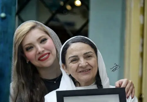 یادی از گذشته: گلاب آدینه و نورا هاشمی در عکس ۳۷ سال پیش