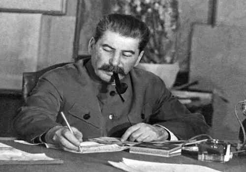 تصمیم بانک ملی ایران برای تمدید کارت های بانکی