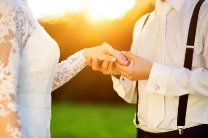 اختلاف سنی در ازدواج: اختلاف سنی تا چند سال خوبه ؟ راهنمای کامل 1 تا 15 سال + نظر اسلام