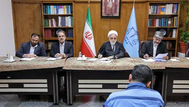آسیب‌شناسی میدانی قاضی‌القضات در قضیه‌ی تراستی‌ها / نشست آسیب‌شناسانه رئیس قوه قضاییه با حضور مقامات ذیصلاح قضایی، احدی از متهمین دانه‌درشت پرونده‌ی تراستی‌ها و نمایندگان حقوقی بانک‌ها در مقام شکات، برگزار شد / سرکشی رئیس دستگاه قضا به جلسه‌ محاکمه‌ی چند 