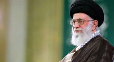 نوشته معنادار روی انگشت رهبر انقلاب در دیدار امروز/عکس 