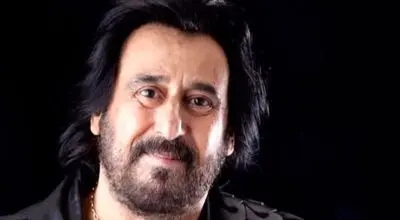 سر و وضع باورنکردنی شهرام شب‌پره در سال 56 در خیابانهای تهران/عکس