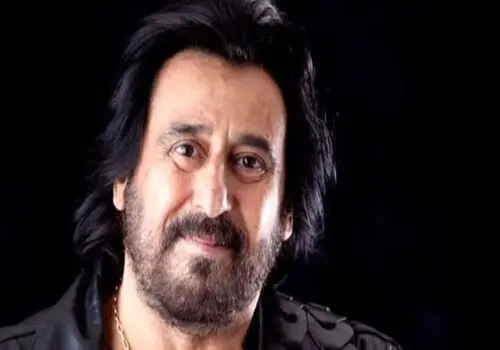 نقش عشق بر بوم زمان؛شهرام شب پره در کنار همسر زیبا و جوانش
