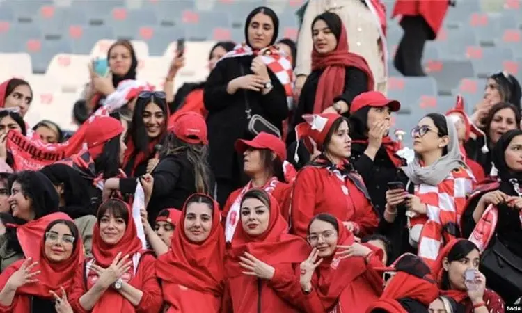  تشویق گندوز از سوی بانوان هوادار پرسپولیس